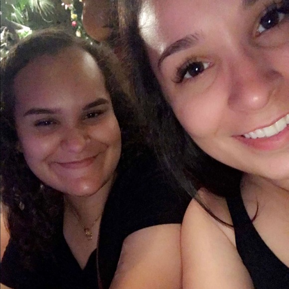 Profile Picture of Samantha Hastenreiter (@samantha832) on Poshmark