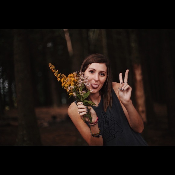 Profile Picture of Hannah Wiedemann (@hannahwiedemann) on Poshmark