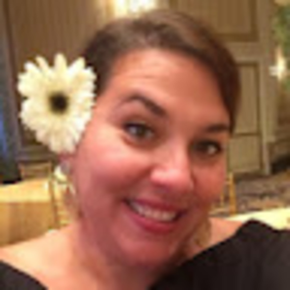 Profile Picture of Kristin Rendina (@rendinakristin) on Poshmark