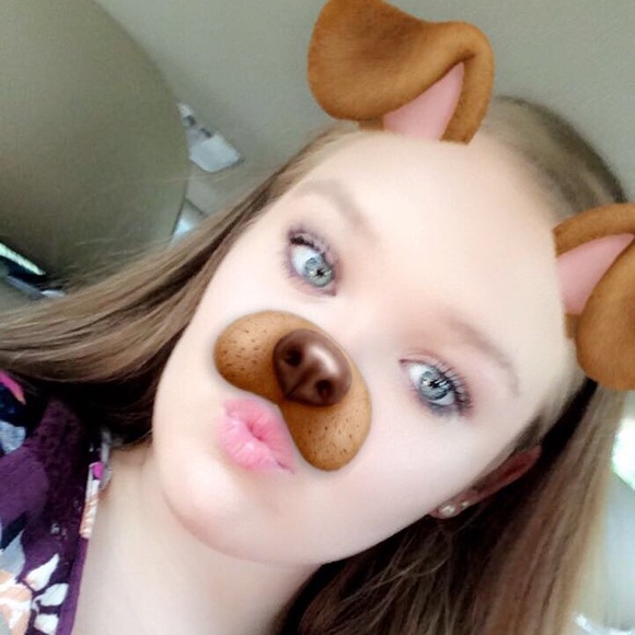 Profile Picture of Shawna Bowers (@shawnamaeb) on Poshmark