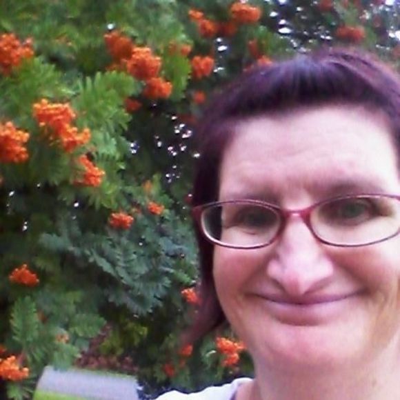 Profile Picture of Tina Schultz (@pipperschultz) on Poshmark