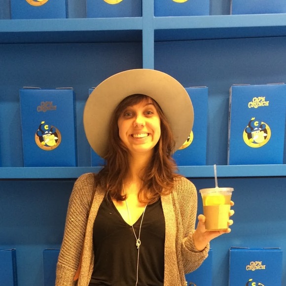 Profile Picture of Shannon Dupont (@shannondupont) on Poshmark