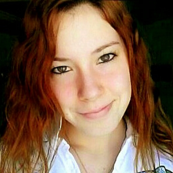 April Ohst - Poshmark Profile Picture of April Ohst (@appleoats) on Poshmark