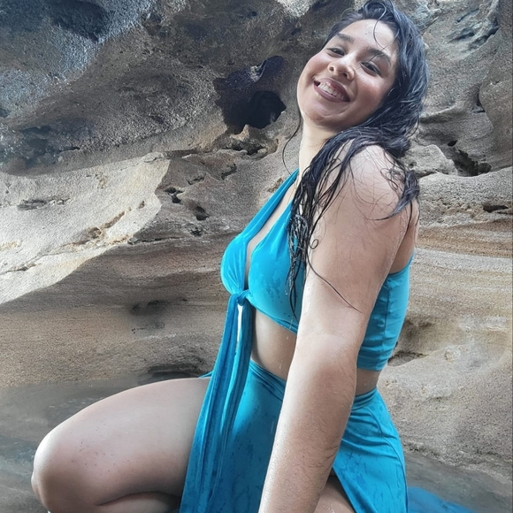 Profile Picture of Lorena Hurtado (@lorehurt) on Poshmark