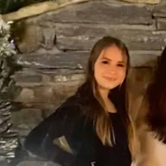 Profile Picture of Mila Gwinup (@milagwinup) on Poshmark