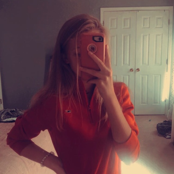 Profile Picture of Caroline Wright (@carolinew411) on Poshmark