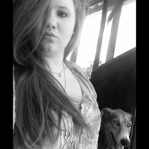 Profile Picture of Delancey Lofts (@delanceysl) on Poshmark