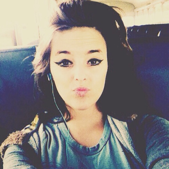 Profile Picture of Markie Haston (@perfect18) on Poshmark