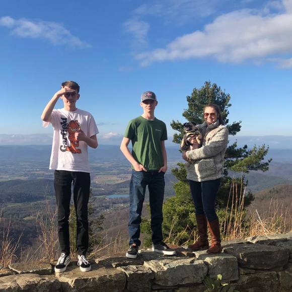 Profile Picture of Lisa Greer (@lisagreer03) on Poshmark