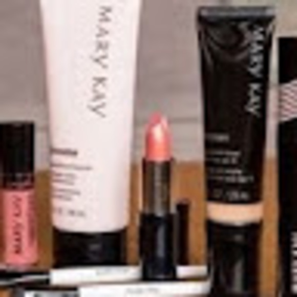 Profile Picture of Nancy lee Corsetto (@iluvmybiz7) on Poshmark