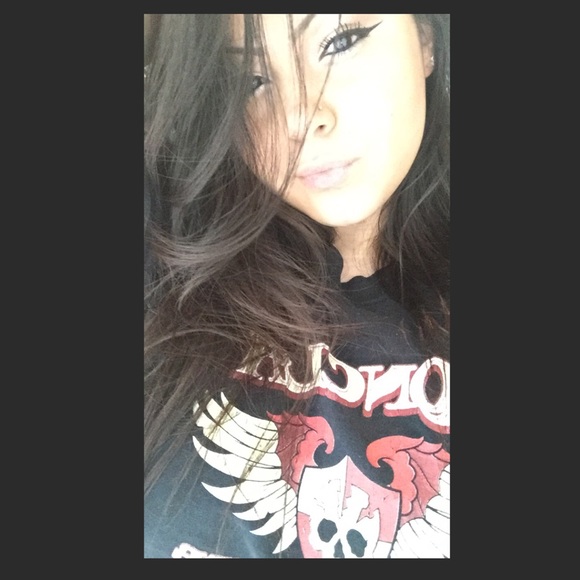 Profile Picture of Olivia Connelli (@xoxolivia_) on Poshmark