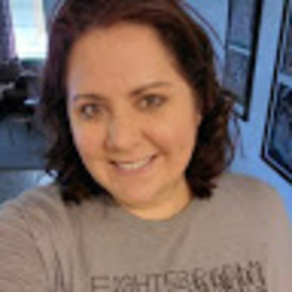 Profile Picture of Susan Blevins (@penelopestroupe) on Poshmark