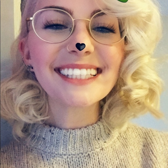 Profile Picture of Kendra Terpenning (@kennyterps) on Poshmark