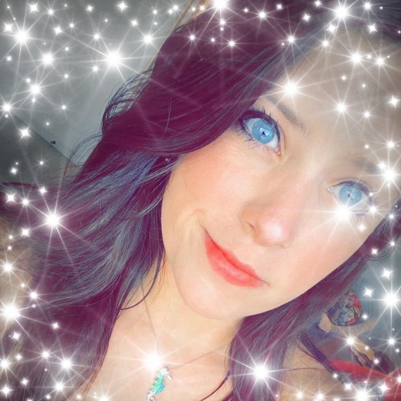 Jessie Hull - Poshmark Profile Picture of Jessie Hull (@jessiehull96) on Poshmark