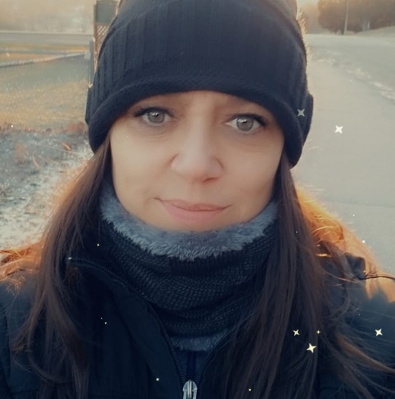 Profile Picture of Julie Beatty mcpeak (@jmcpeak) on Poshmark