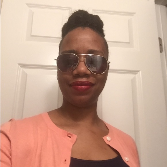 Profile Picture of Cynthia Bullock (@lovelyday733) on Poshmark