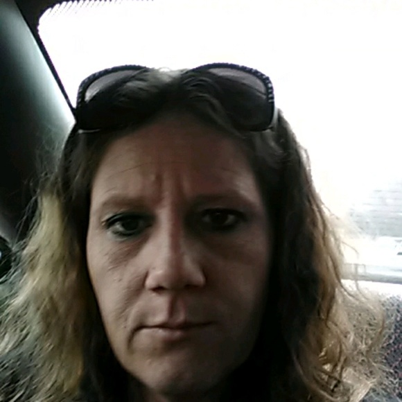 Profile Picture of Dawna Hall (@punchy17) on Poshmark