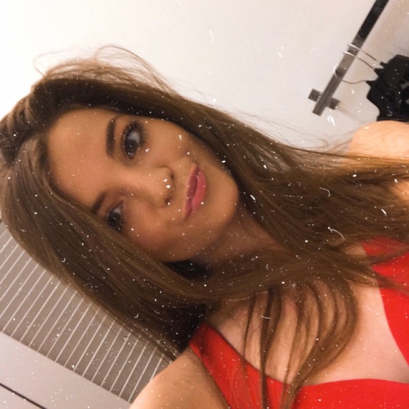 Profile Picture of Abbie Childers (@abbiechilderss) on Poshmark