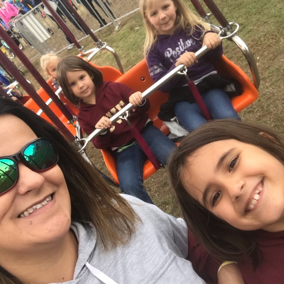 Profile Picture of Robin Crooke (@robinnc91) on Poshmark