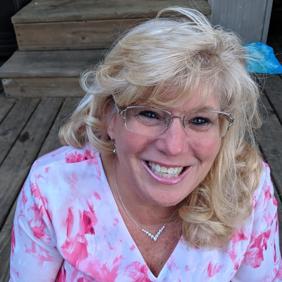 Profile Picture of Stacy Vandenberg (@stacyvandenberg) on Poshmark