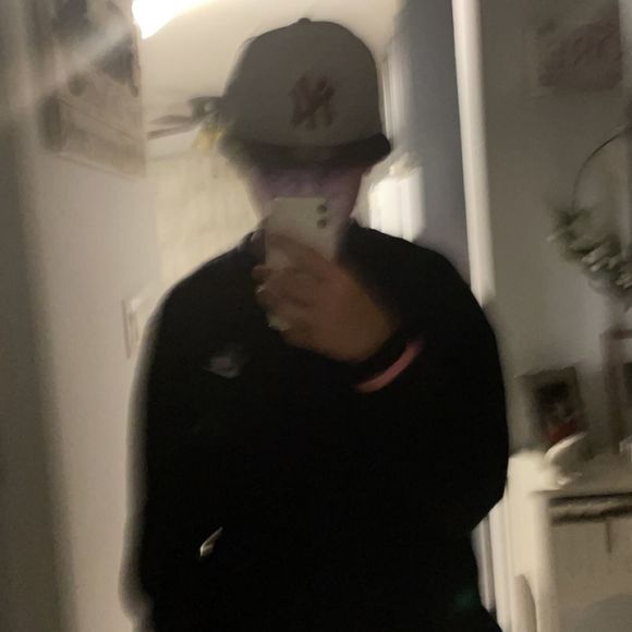 Profile Picture of Christopher Weise (@mxnichris) on Poshmark