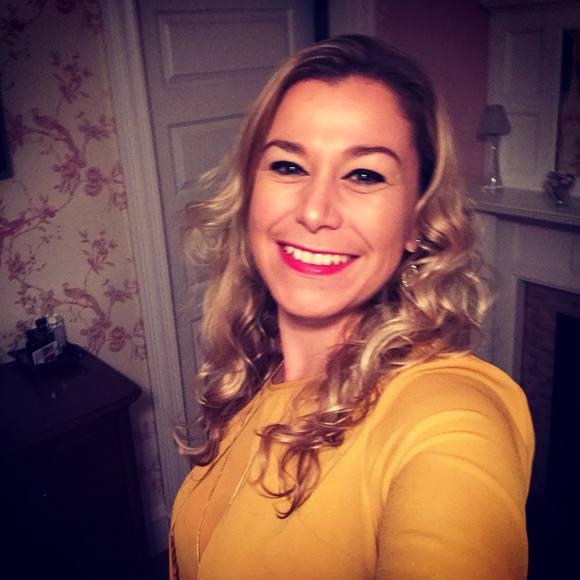 Profile Picture of Helen Oakman (@helenoakman) on Poshmark