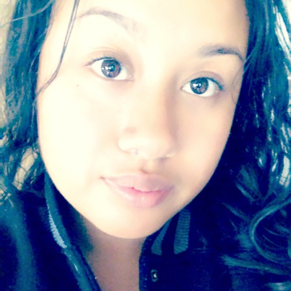 Profile Picture of Eliza Moeun (@emorun96) on Poshmark