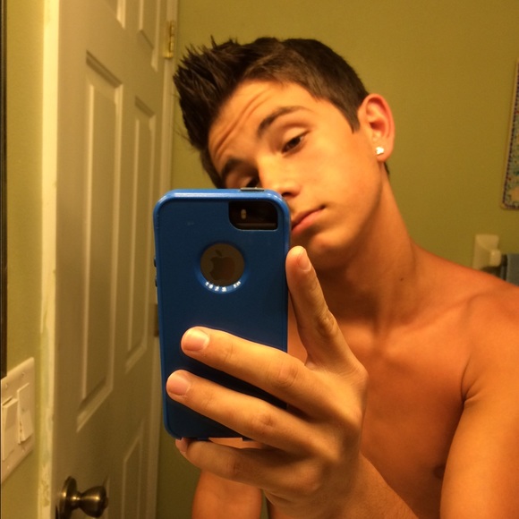 Michael Candelora - Poshmark Profile Picture of Michael Candelora (@michael_14) on Poshmark