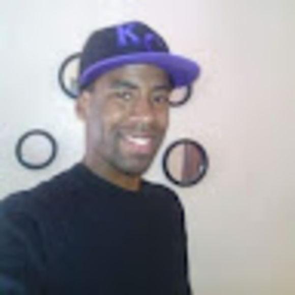 Profile Picture of Kyle Hollins (@hollinskyle7999) on Poshmark