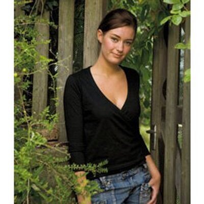 Profile Picture of Julia Paul (@juliapaul13) on Twitter