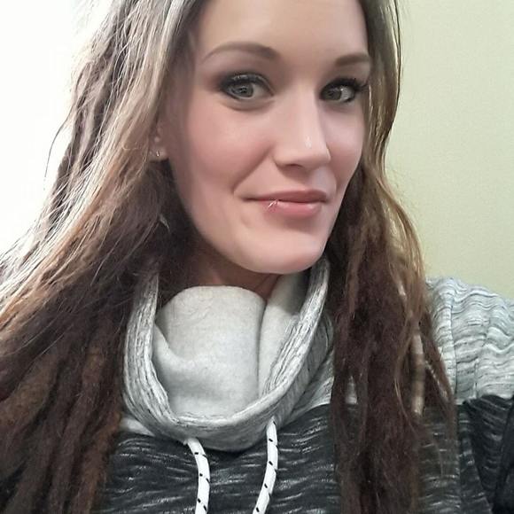 Profile Picture of Megan Delorey (@mommabird3) on Poshmark