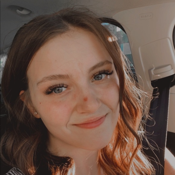 Profile Picture of Jo Moore (@jomoore3) on Poshmark