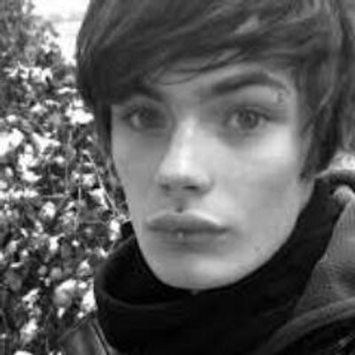 Profile Picture of Corey Bowles (@CoreyTheCuddler) on Twitter