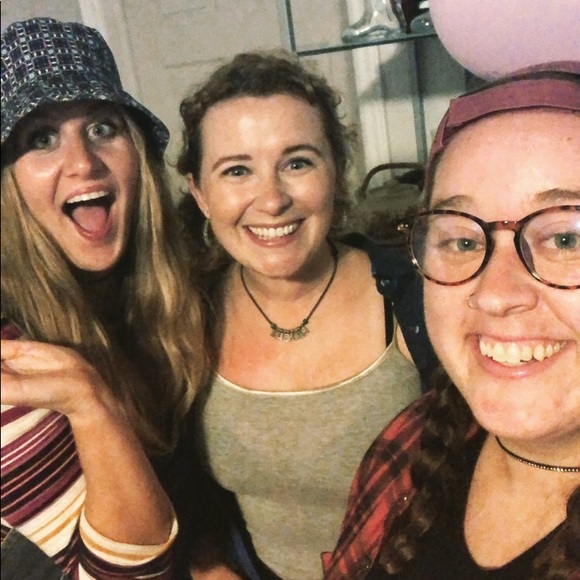 Profile Picture of Carley Gilby (@carleygilby) on Poshmark