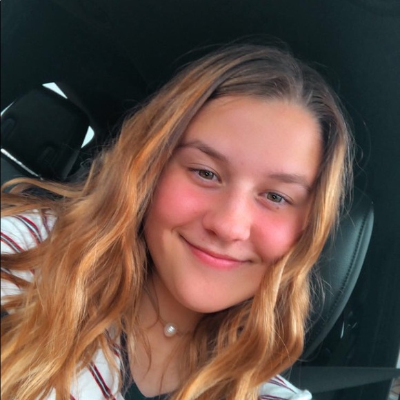 Profile Picture of Sammie Caflisch (@sammiecaflis12) on Poshmark