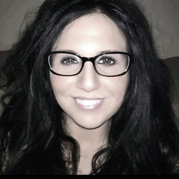 Profile Picture of Michelle Nickeas (@mnickeas1) on Poshmark