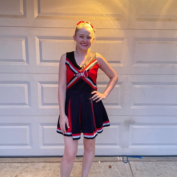 Profile Picture of Carly Doderlein (@cdoderlein) on Poshmark