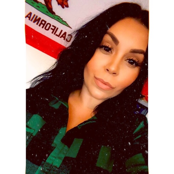 Profile Picture of Melissa Mcnay (@xomeli714) on Poshmark