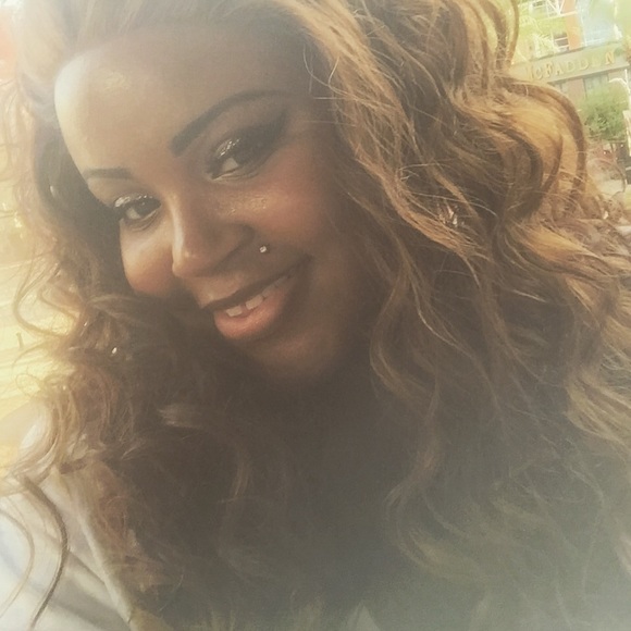 Profile Picture of Mercedz Nicole (@mercedznicole) on Poshmark