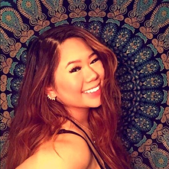 Profile Picture of Kelly Lam (@kelly3558) on Poshmark