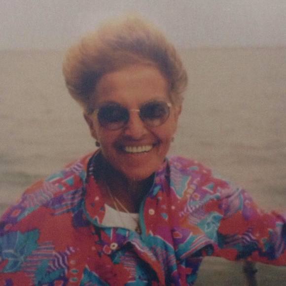 Profile Picture of Janet Lucerne (@janetlucerne) on Poshmark