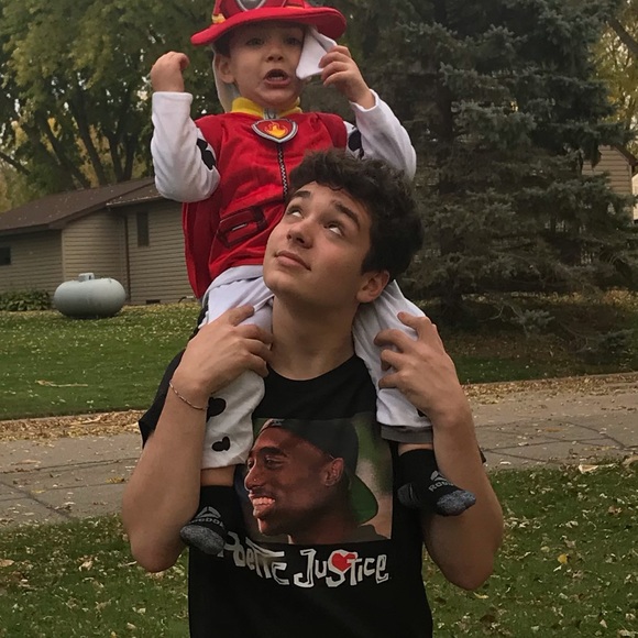 Profile Picture of Devon Dolan (@baller190) on Poshmark