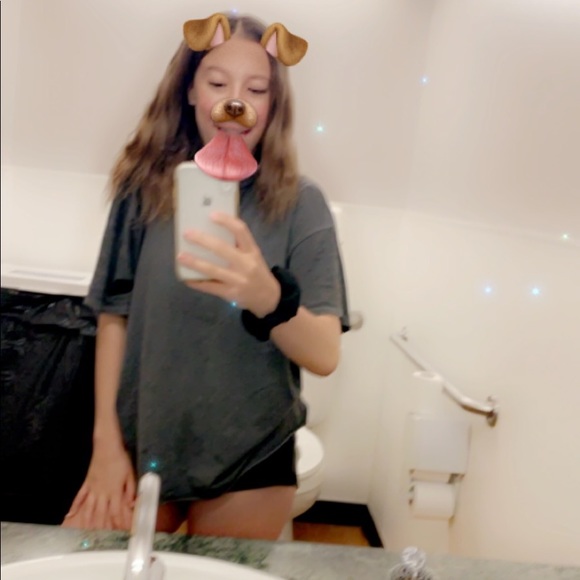 Profile Picture of Sarah Issa (@sarah_51375) on Poshmark