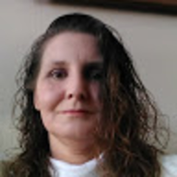 Profile Picture of Jennifer Tolar (@jmholsworth1977) on Poshmark
