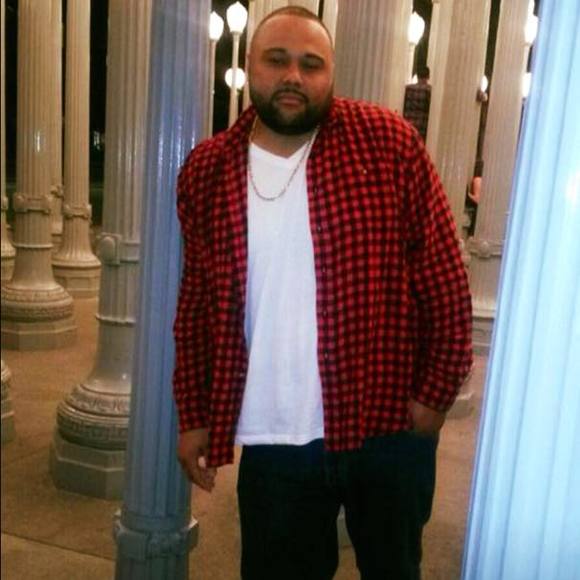 Profile Picture of Michael Sweat (@michaelsweat82) on Poshmark