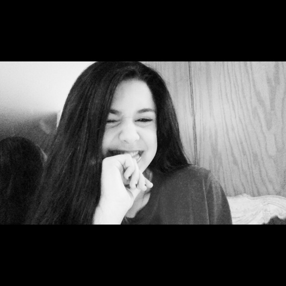 Arianna Namvar - Poshmark Profile Picture of Arianna Namvar (@namvararianna) on Poshmark