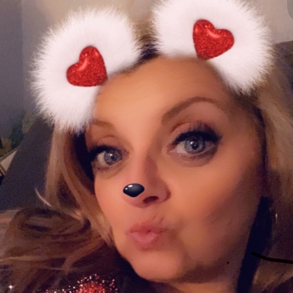 Profile Picture of Michele Licavoli (@mamalicavoli) on Poshmark