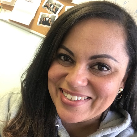Profile Picture of Nicole Mercado (@ndmercado) on Poshmark