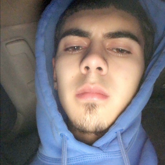 Profile Picture of Danny Guzman (@danny_guzman33) on Poshmark