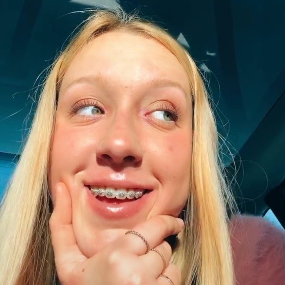 Profile Picture of Emma Langsam (@emma_langsam) on Poshmark